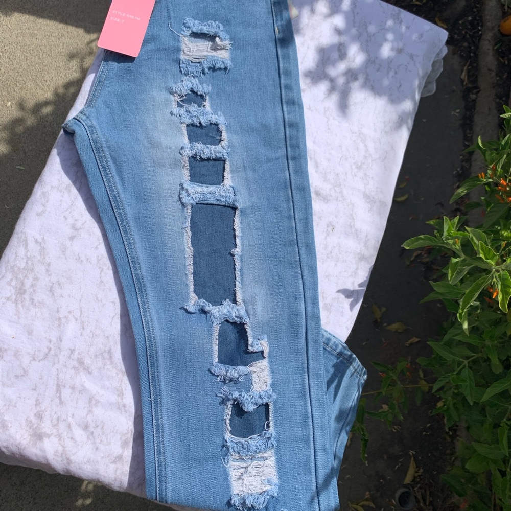 NWT distressed high rise Bamboo jeans - Picture 4 of 7